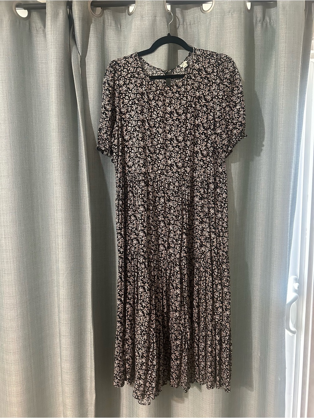 Aerie Women's Black and Cream Floral Midi Dress - Short Sleeve Pleated Skirt